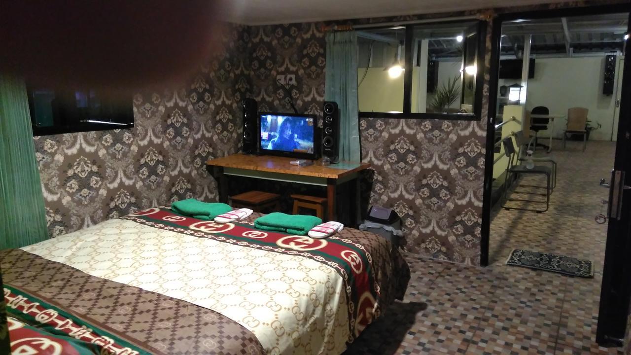 Guest House Salon Fora Gegerkalong Setiabudhi Бандунг Экстерьер фото